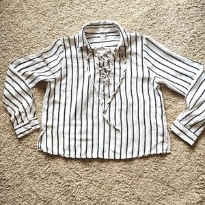 Anthropologie Paper Crane Blouse Size L lace up front white with black stripes